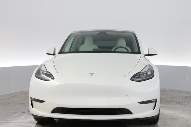 2023 Tesla Model Y — photo 9 of 24