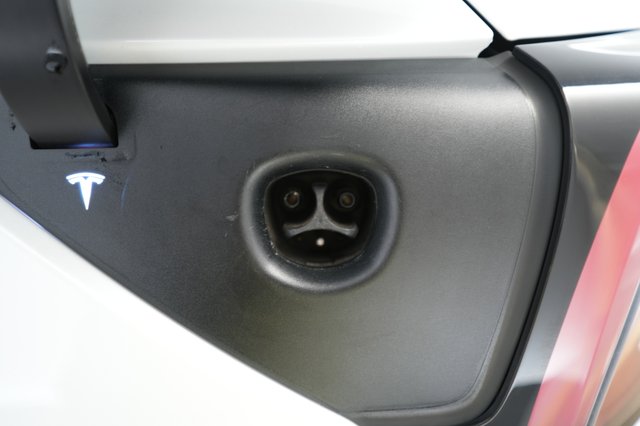 2023 Tesla Model Y — photo 8 of 24