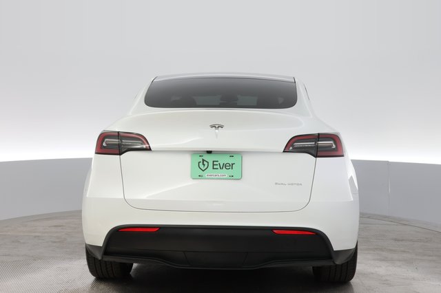 2023 Tesla Model Y — photo 12 of 24