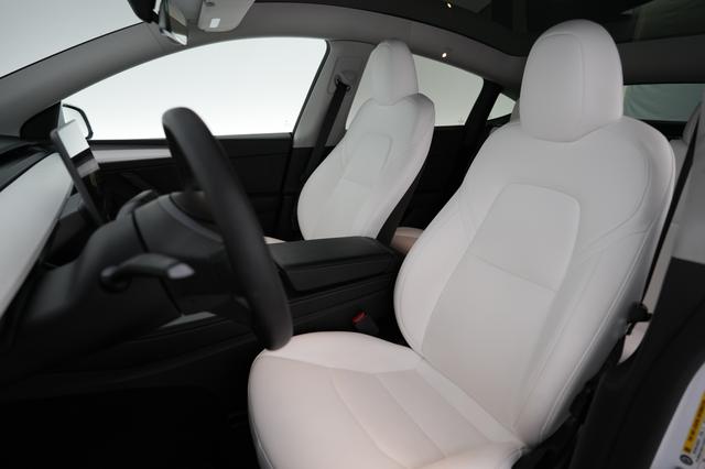 2023 Tesla Model Y — photo 3 of 24