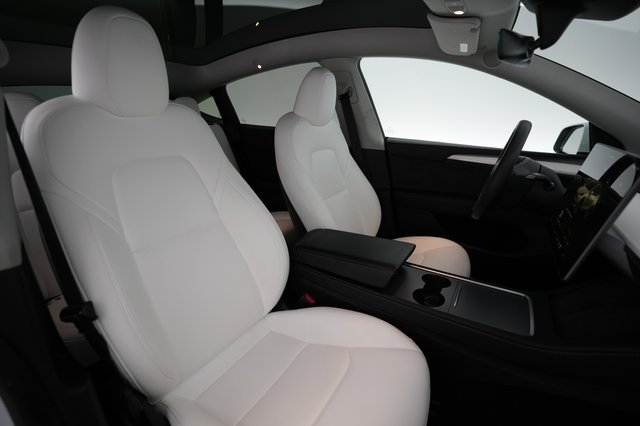 2023 Tesla Model Y — photo 18 of 24