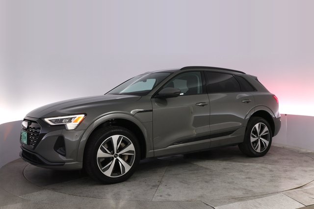 2024 Audi Q8 e-tron — photo 14 of 21