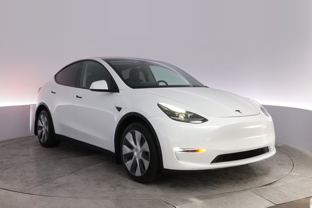 2023 Tesla Model Y — photo 10 of 21