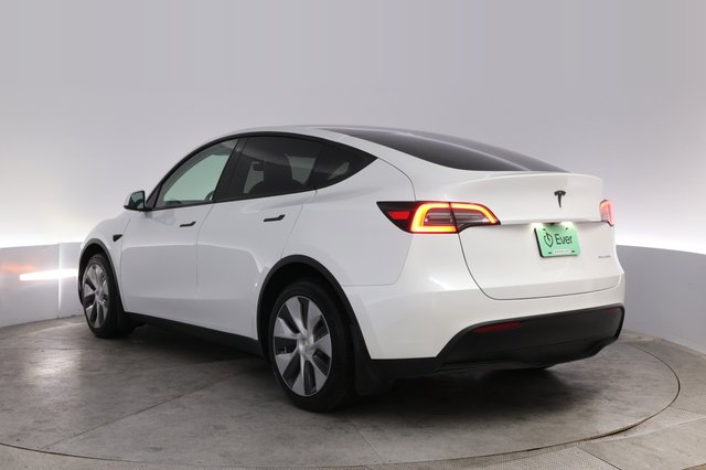 2023 Tesla Model Y — photo 13 of 21