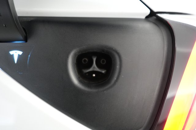 2023 Tesla Model Y — photo 8 of 21
