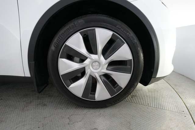 2023 Tesla Model Y — photo 16 of 21