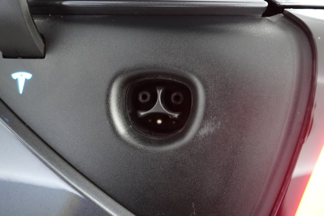 2018 Tesla Model 3 — photo 8 of 21