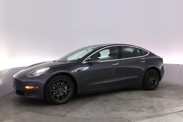 2018 Tesla Model 3 — photo 14 of 21