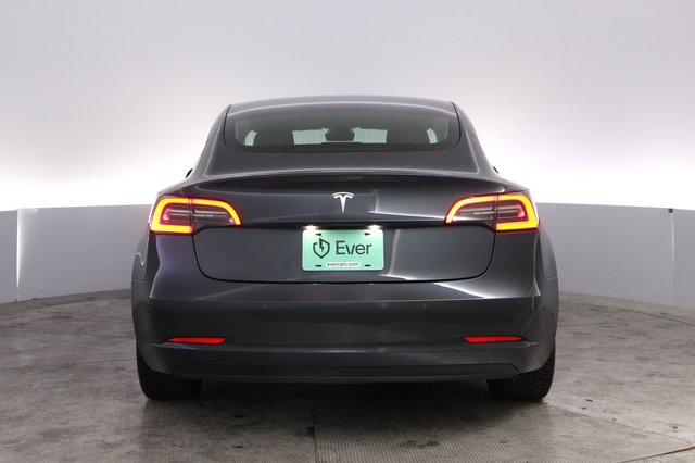 2018 Tesla Model 3 — photo 12 of 21