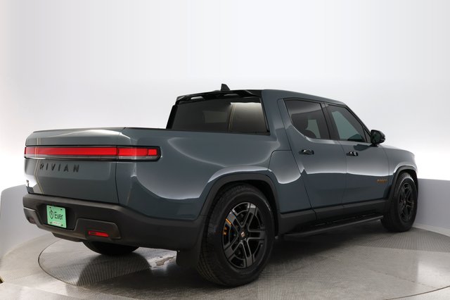 2025 Rivian R1T — photo 2 of 21