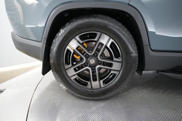2025 Rivian R1T — photo 7 of 21