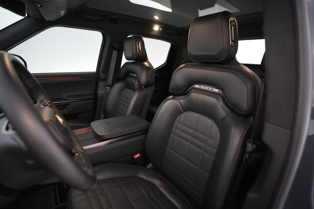 2025 Rivian R1T — photo 3 of 21
