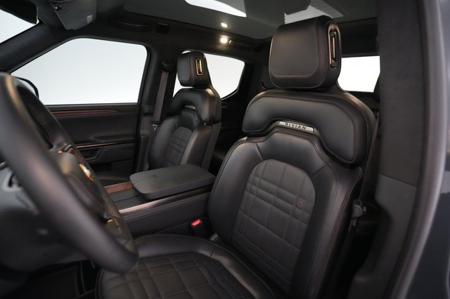 2025 Rivian R1T — photo 3 of 21