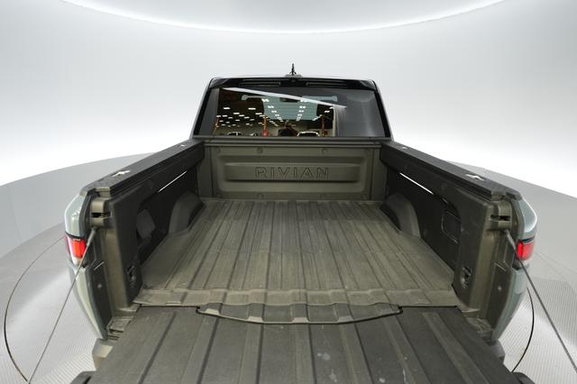 2025 Rivian R1T — photo 6 of 21