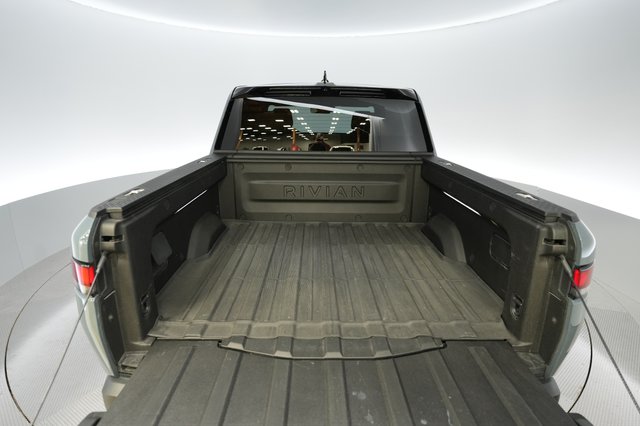 2025 Rivian R1T — photo 6 of 21