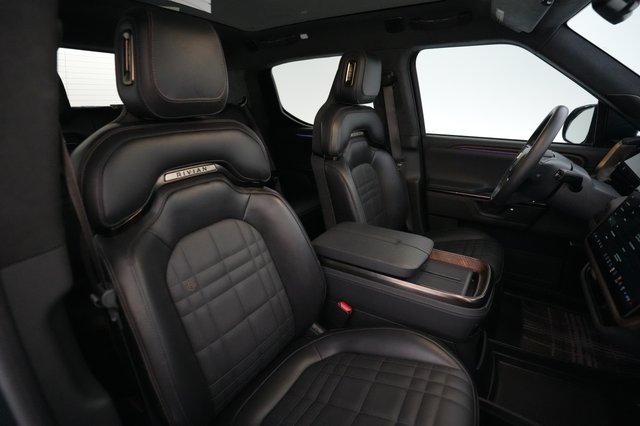 2025 Rivian R1T — photo 16 of 21