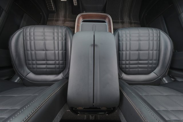 2025 Rivian R1T — photo 19 of 21