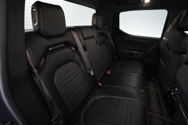 2025 Rivian R1T — photo 4 of 21