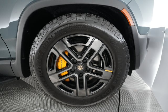 2025 Rivian R1T — photo 13 of 21