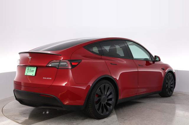 2023 Tesla Model Y — photo 2 of 21