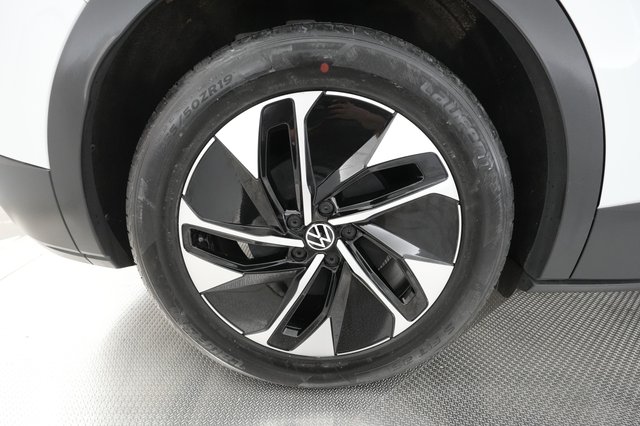 2021 Volkswagen ID.4 — photo 12 of 24