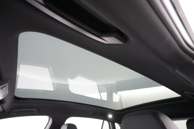 2021 Volkswagen ID.4 — photo 18 of 24