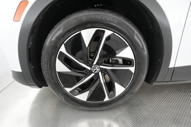 2021 Volkswagen ID.4 — photo 9 of 24