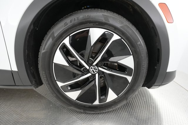 2021 Volkswagen ID.4 — photo 11 of 24