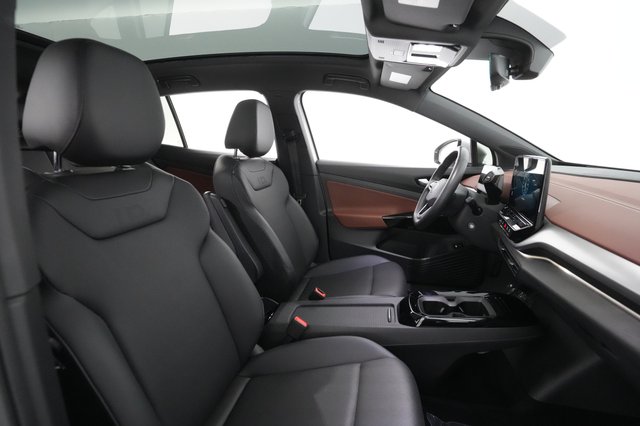 2021 Volkswagen ID.4 — photo 15 of 24