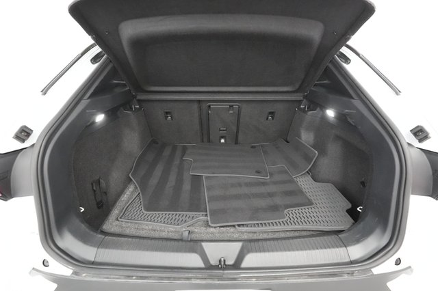 2021 Volkswagen ID.4 — photo 17 of 24