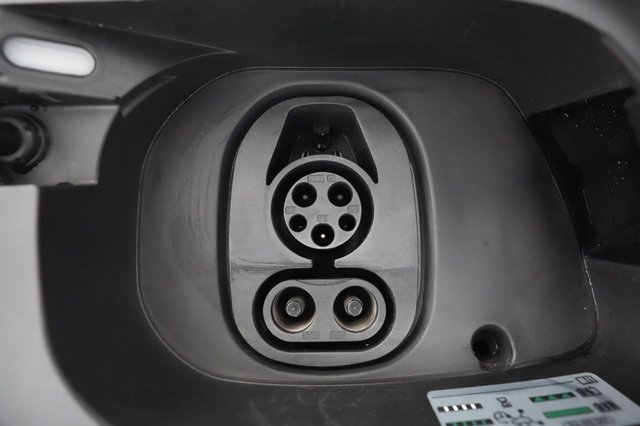 2021 Volkswagen ID.4 — photo 19 of 24
