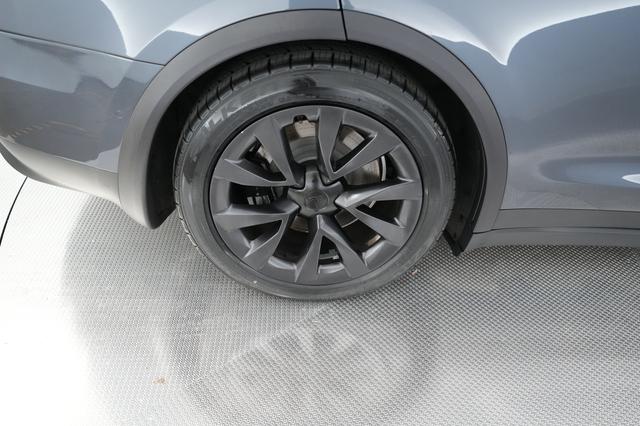 2022 Tesla Model X — photo 7 of 21