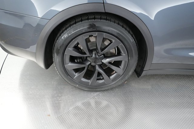 2022 Tesla Model X — photo 7 of 21