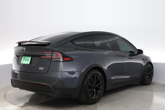 2022 Tesla Model X — photo 2 of 21