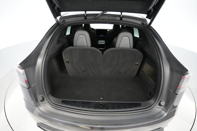 2022 Tesla Model X — photo 6 of 21