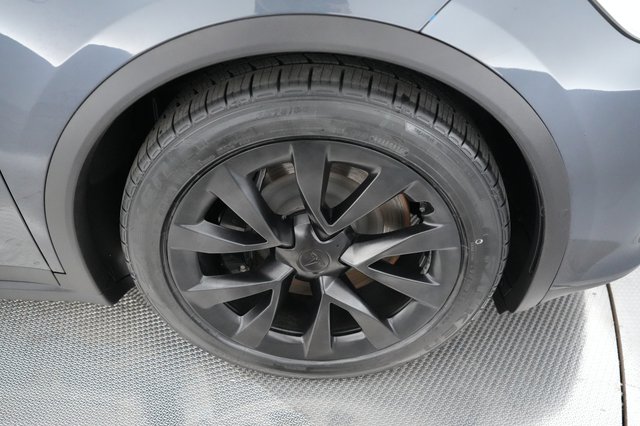 2022 Tesla Model X — photo 13 of 21