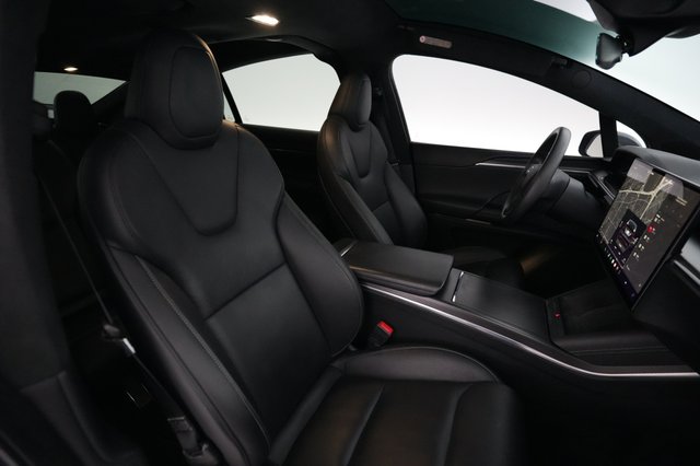 2022 Tesla Model X — photo 16 of 21