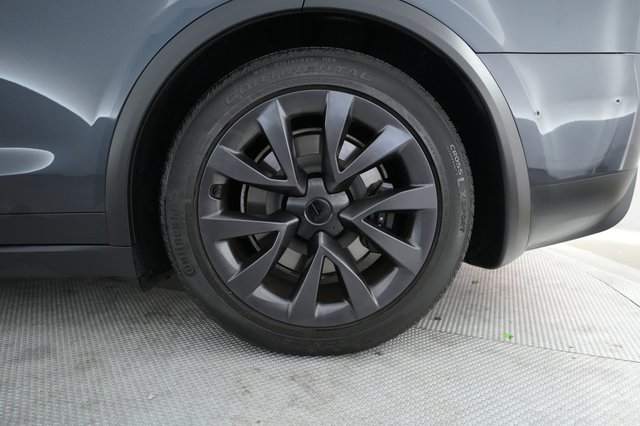 2024 Tesla Model X — photo 7 of 24