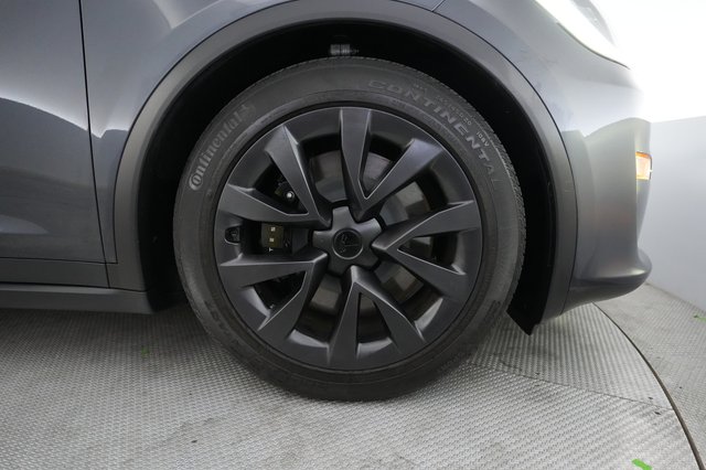 2024 Tesla Model X — photo 16 of 24