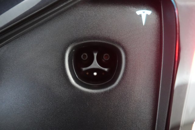 2024 Tesla Model X — photo 8 of 24