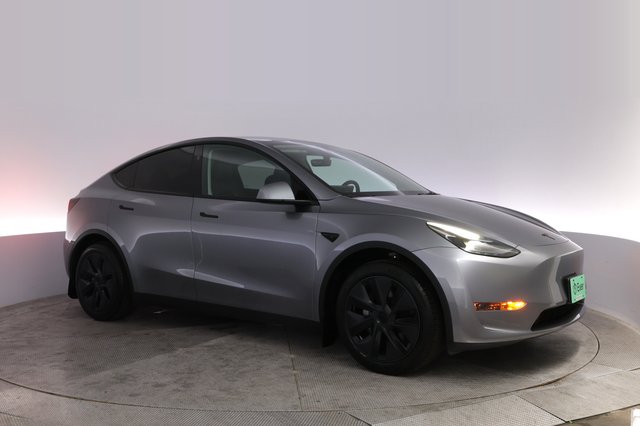 2024 Tesla Model Y — photo 11 of 26