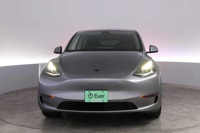 2024 Tesla Model Y — photo 9 of 26