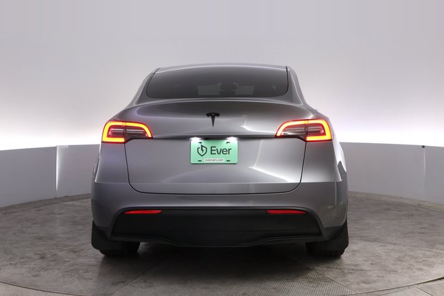 2024 Tesla Model Y — photo 12 of 26