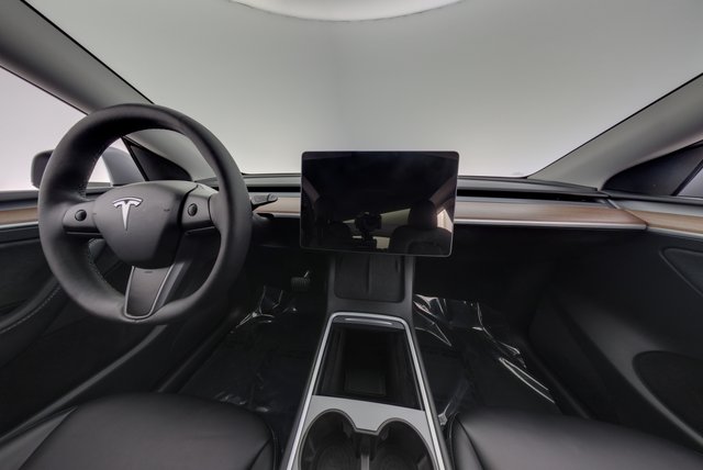 2024 Tesla Model Y — photo 21 of 26