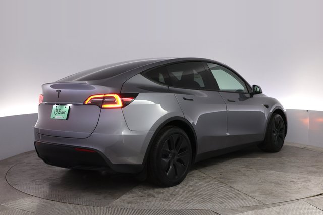 2024 Tesla Model Y — photo 2 of 26