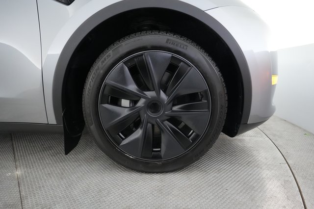 2024 Tesla Model Y — photo 16 of 26