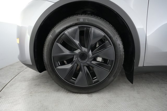 2024 Tesla Model Y — photo 15 of 26