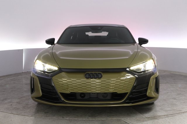 2022 Audi RS e-tron GT — photo 9 of 25