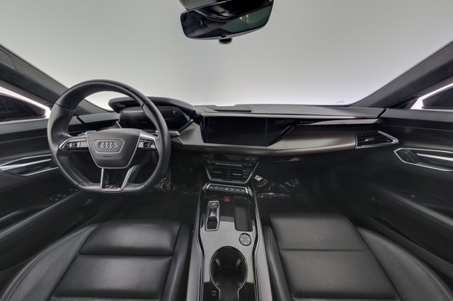 2022 Audi RS e-tron GT — photo 21 of 25