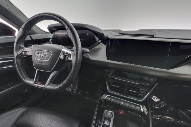 2022 Audi RS e-tron GT — photo 20 of 25